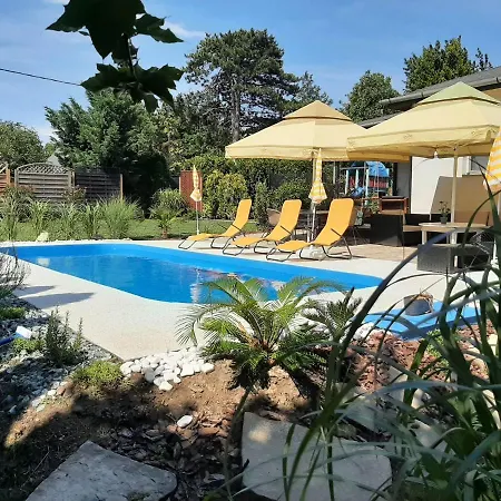 Poolgarden Nyaralo * Siofok