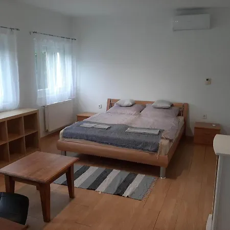 Apartment Poolgarden Nyaralo *