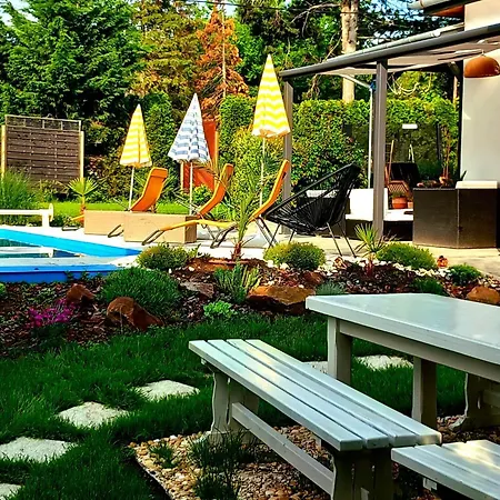 Poolgarden Nyaralo Apartment *