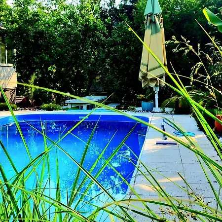 Poolgarden Nyaralo Шиофок