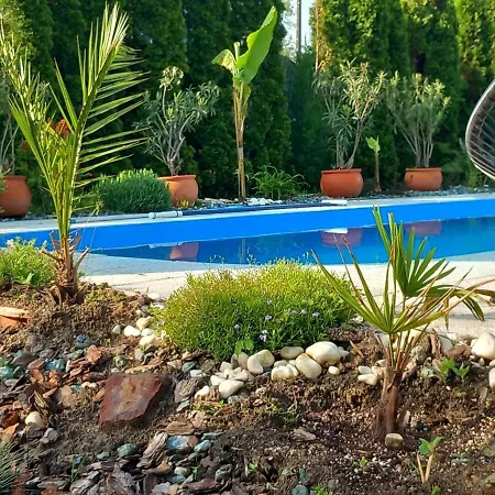 Poolgarden Nyaralo Apartment Siofok