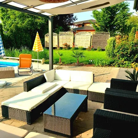 Poolgarden Nyaralo *