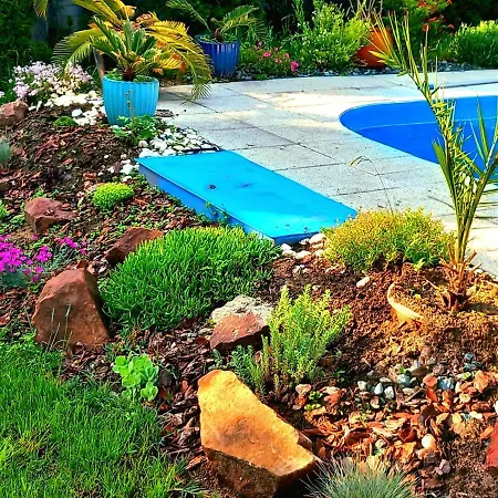 Poolgarden Nyaralo