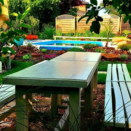Апартаменты Poolgarden Nyaralo