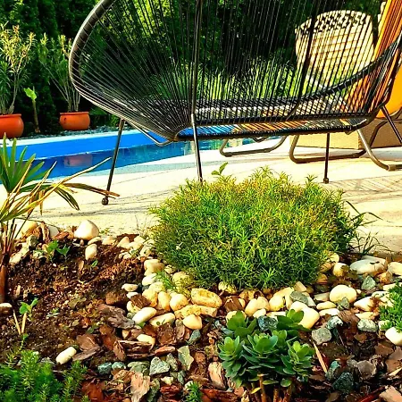 Poolgarden Nyaralo Apartment Siofok