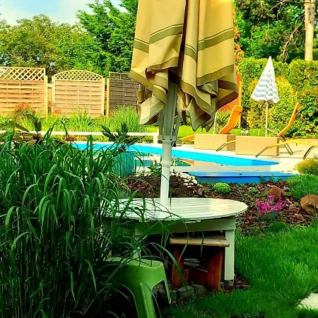 Poolgarden Nyaralo Апартаменты *