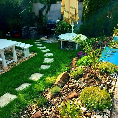 Poolgarden Nyaralo Apartment *