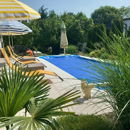 Апартаменты Poolgarden Nyaralo *