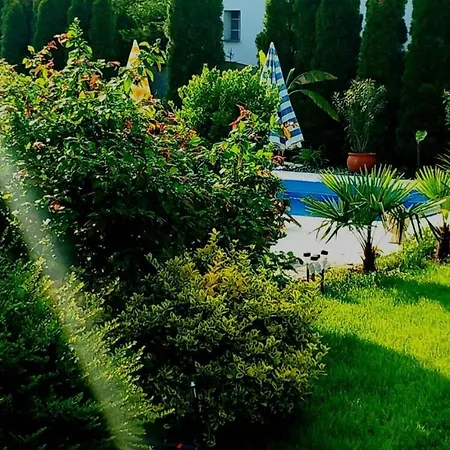 Poolgarden Nyaralo Apartment