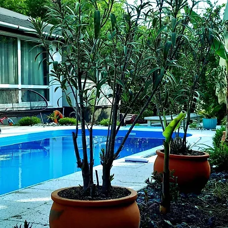 Poolgarden Nyaralo