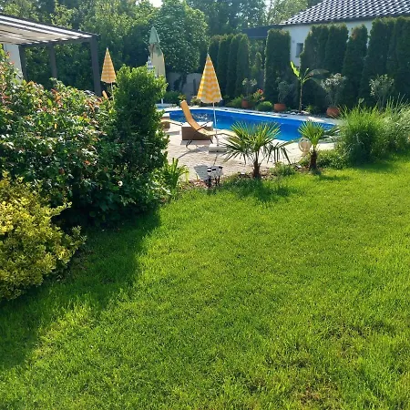 Poolgarden Nyaralo * Шиофок